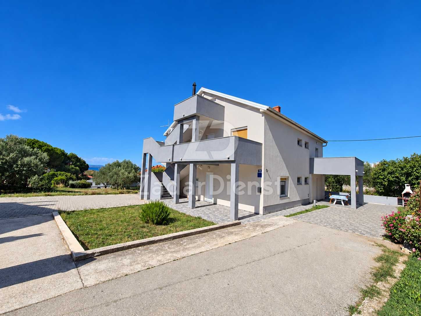 1791811905 1.jpeg